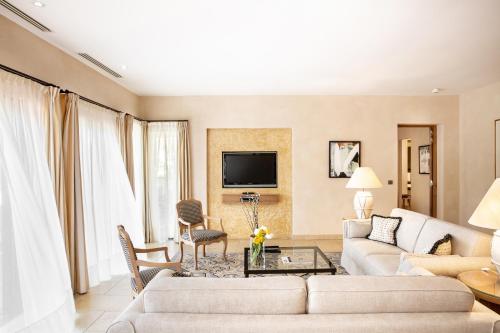 Two-Bedroom Villa with Jacuzzi