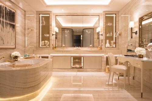 Presidential One Bedroom Suite