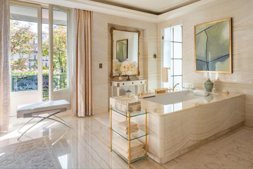 Royal One-Bedroom Suite
