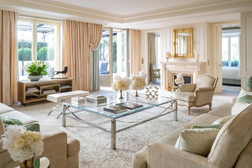 Royal One-Bedroom Suite