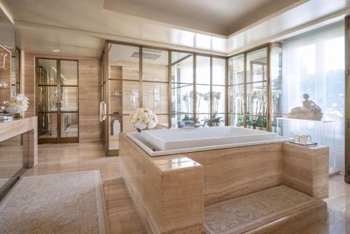 Penthouse One Bedroom Suite