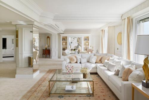 Eiffel Tower Suite