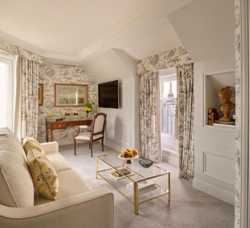 Duplex Suite City View King Bed