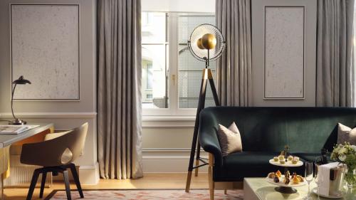 Mandarin Junior Suite King