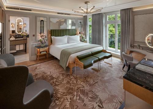 Hyde Park Suite