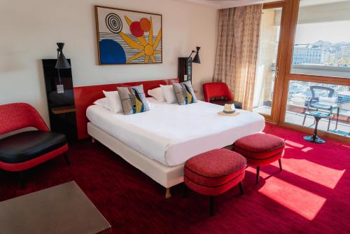 Familly Suite with Old Port View