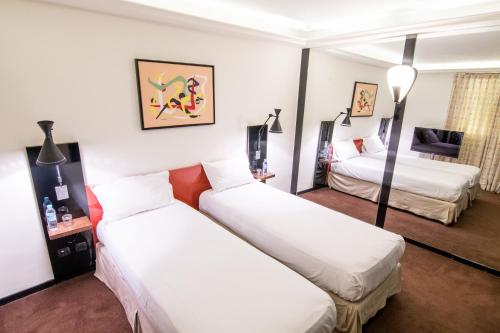 Familly Suite with Old Port View