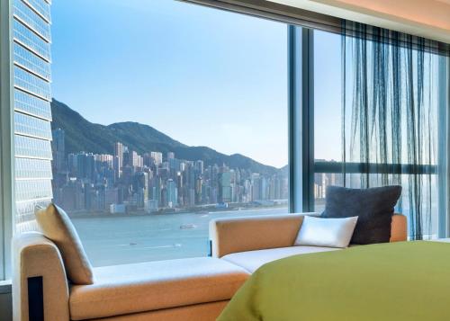 Spectacular Twin Room with Partial Harbor View