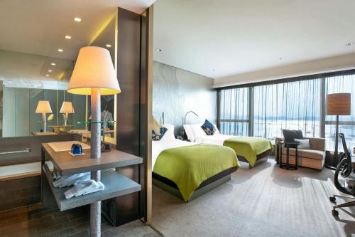 Fabulous Twin Room with Oceanfront View