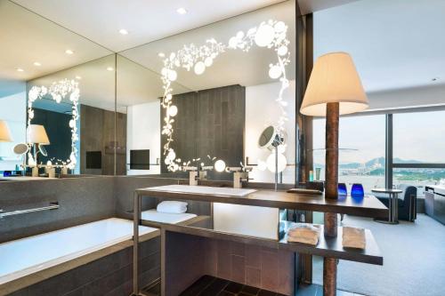Fabulous Twin Room with Oceanfront View