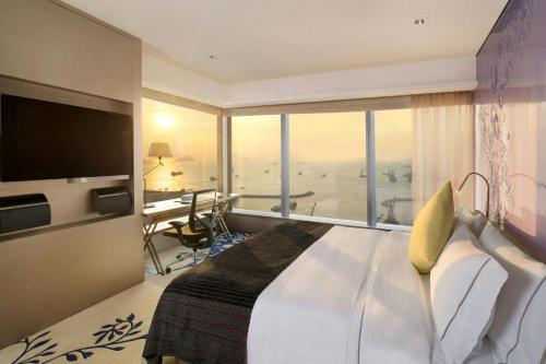 Marvelous King Suite with Oceanfront View