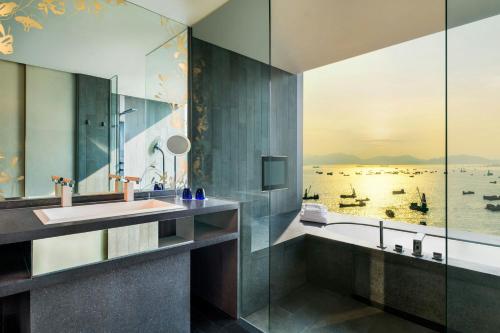 Marvelous King Suite with Oceanfront View