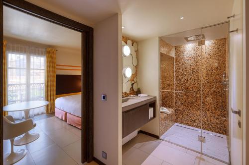 Double or Twin Room with Terrace