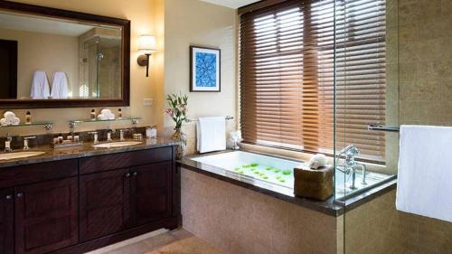 Three Bedroom Residence Garden View