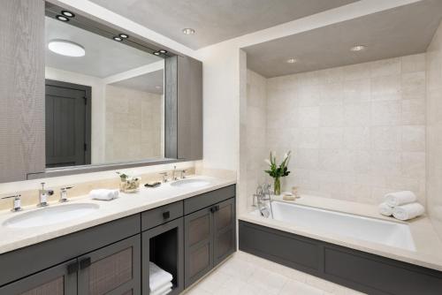 Riva Ridge Six-Bedroom Residence
