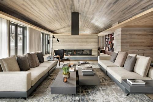 Riva Ridge Six-Bedroom Residence