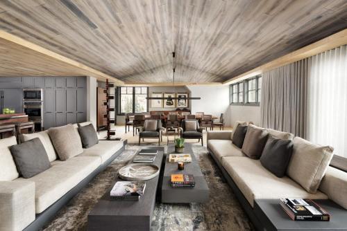 Riva Ridge Six-Bedroom Residence