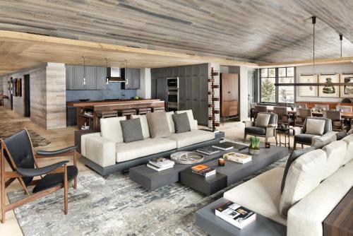 Riva Ridge Six-Bedroom Residence