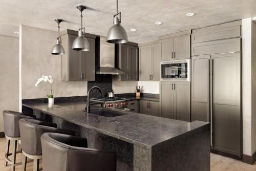 Whiskey Jack Four-Bedroom Residence 
