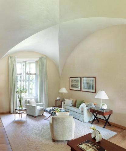 Cloister Suite King