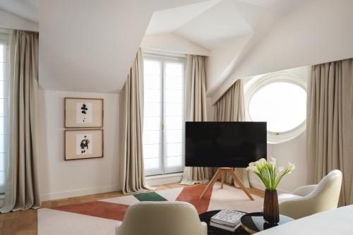Designer Suite King Bed