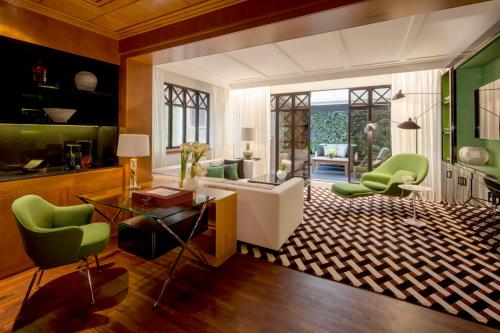 Fashion King Suite with Terrace