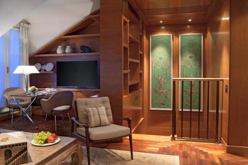 Penthouse Suite with King Bed