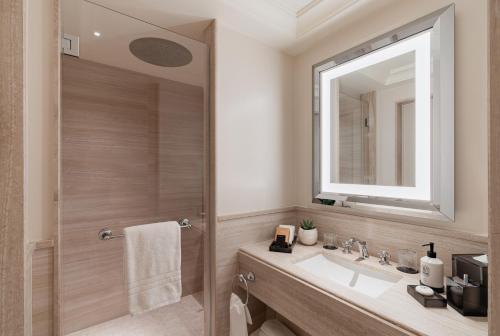 Superior Room with King Bed