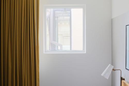Deluxe King Room Obstructed