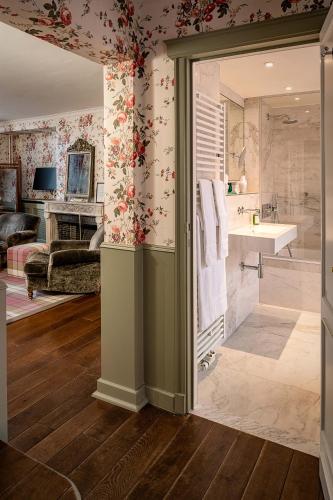 Canal View Room