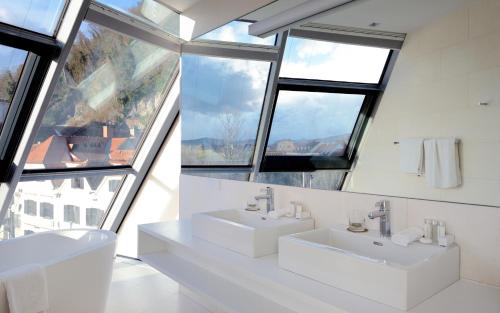 One-Bedroom Apartment with Balcony