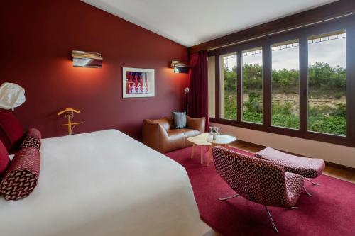 Deluxe Spa, Guest room, 1 King, Vineyards view, Spa Building