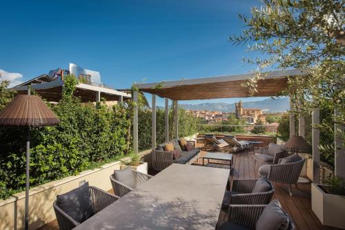 Premium Spa Terrace, Guest room, 1 King, Gehry building view