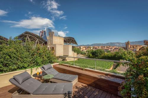 Premium Spa Terrace, Guest room, 1 King, Gehry building view