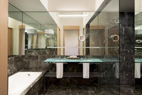 Premium Spa Twin, Guest room, 2 Twin/Single Bed(s)
