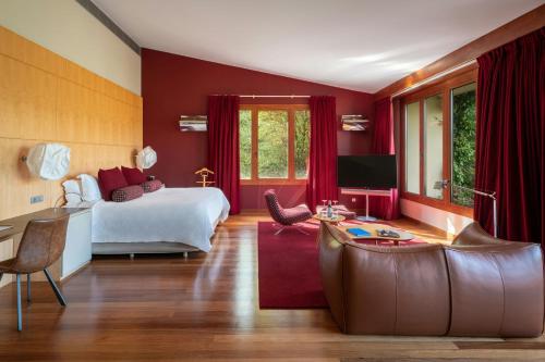 Riscal Suite, 1 King, Vineyards view, Mountain view