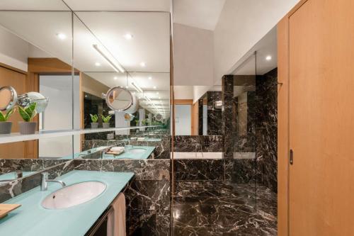 Riscal Suite, 1 King, Vineyards view, Mountain view