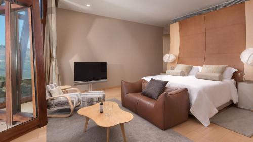 Gehry Suite, Presidential Suite, 1 King, Mountain view