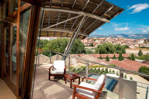 Gehry Suite, Presidential Suite, 1 King, Mountain view