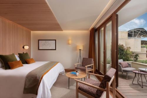 Premium Spa, Guest room, 1 King, Elciego village view