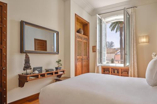 Classic Double Room with Pool View 