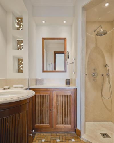 Classic Double Room with Pool View 