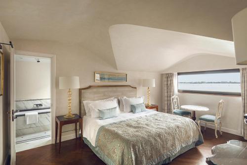 Junior Suite Lagoon View with Balcony or Terrace