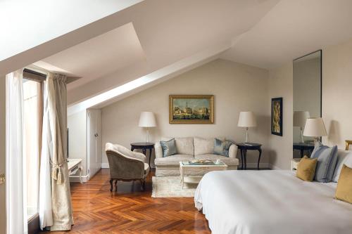 Junior Suite Lagoon View with Balcony or Terrace