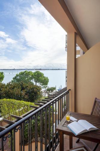 Junior Suite Lagoon View with Balcony or Terrace