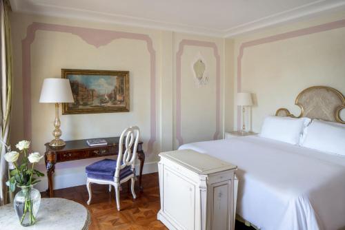 Premium Double or Twin Room with Balcony and Lagoon View