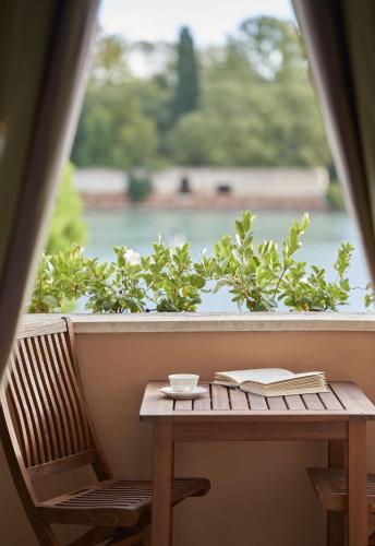 Premium Double or Twin Room with Balcony and Lagoon View