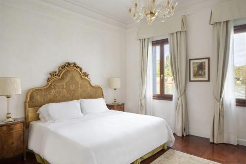 Double or Twin Room with Lagoon View