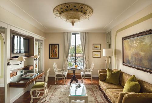 Suite with Lagoon View and Balcony