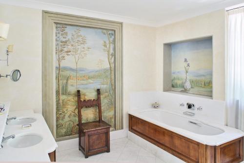 Deluxe Suite in Historical Building